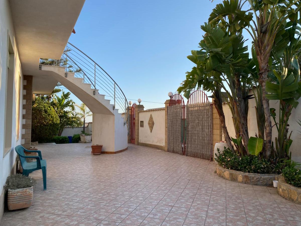 Villa 200M From The Sea - Large Private Patio With Bbq Triscina Exterior foto